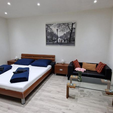 Apartment Flora - Late Check-Out At Noon 12 O Clock For Free Bratislava Dış mekan fotoğraf
