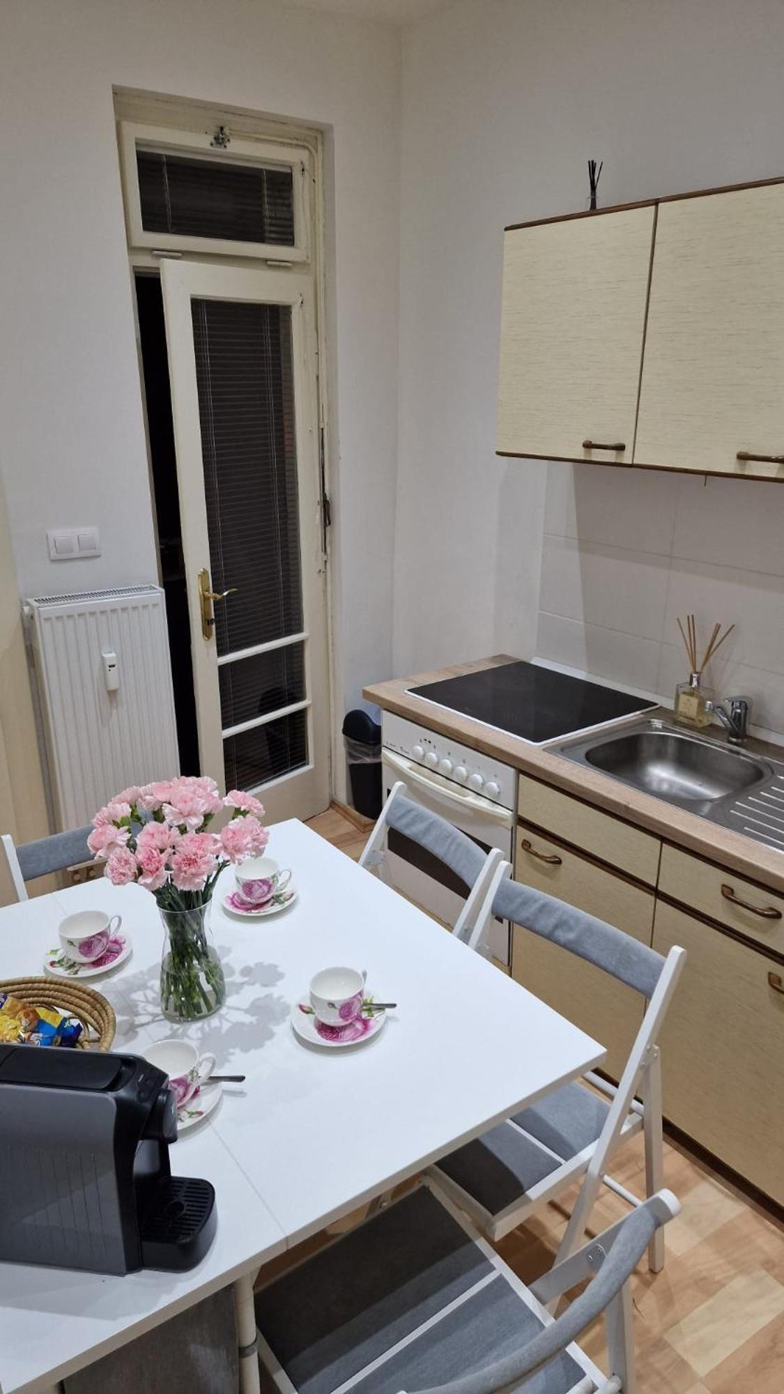 Apartment Flora - Late Check-Out At Noon 12 O Clock For Free Bratislava Dış mekan fotoğraf